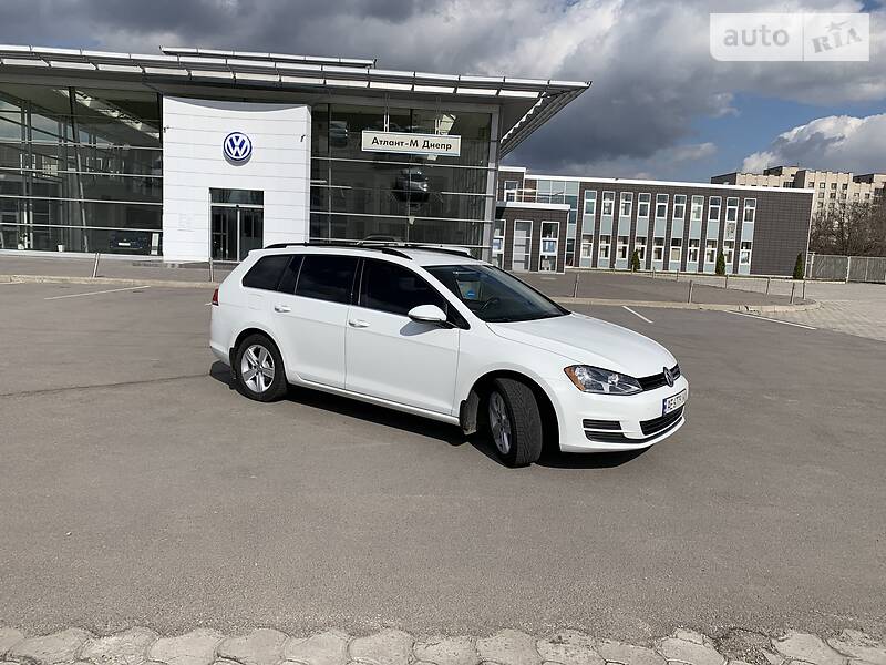 Універсал Volkswagen Golf 2015 в Дніпрі
