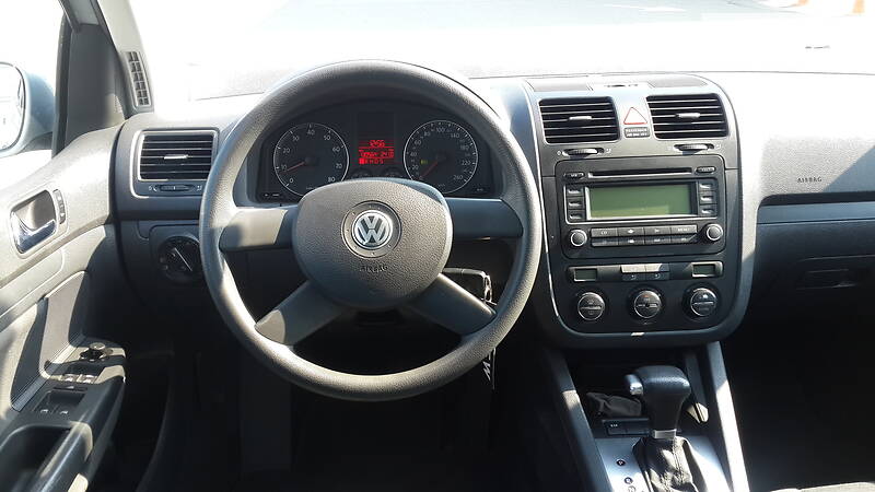 Хетчбек Volkswagen Golf 2004 в Києві