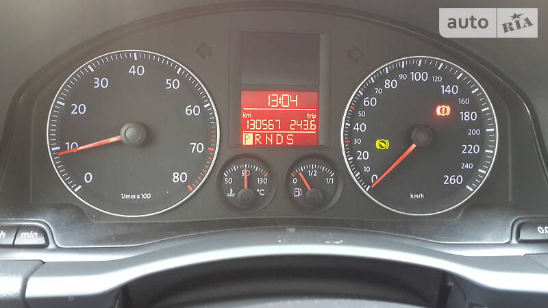 Хетчбек Volkswagen Golf 2004 в Києві