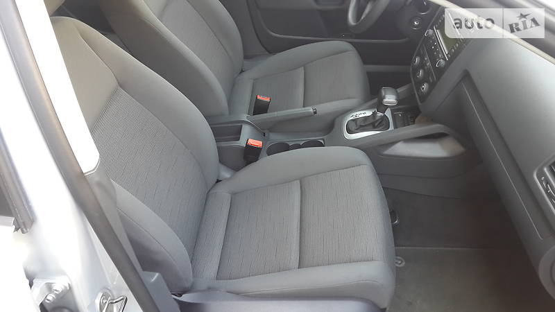 Хетчбек Volkswagen Golf 2004 в Києві