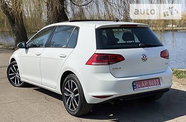 Хэтчбек Volkswagen Golf 2015 в Ровно