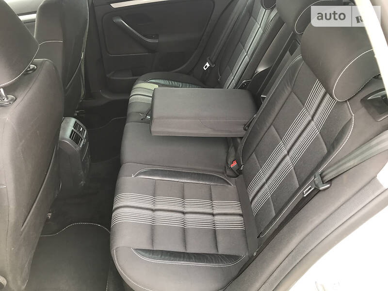 Універсал Volkswagen Golf 2012 в Луцьку