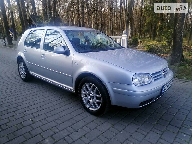 Хетчбек Volkswagen Golf 2003 в 