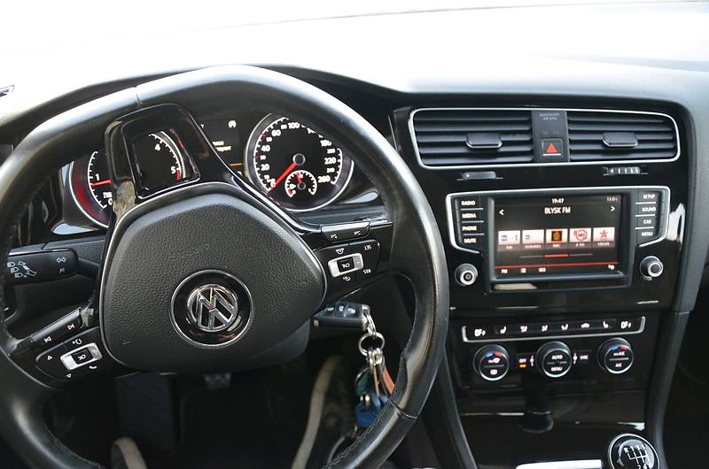 Універсал Volkswagen Golf 2016 в Чернівцях