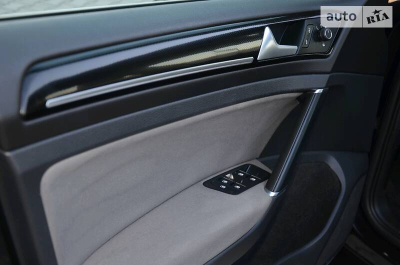 Універсал Volkswagen Golf 2016 в Чернівцях