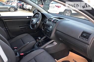 Хетчбек Volkswagen Golf 2005 в 
