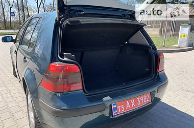 Хетчбек Volkswagen Golf 2002 в 