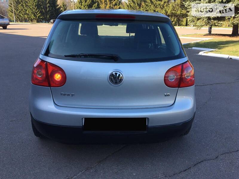 Хетчбек Volkswagen Golf 2004 в Рівному