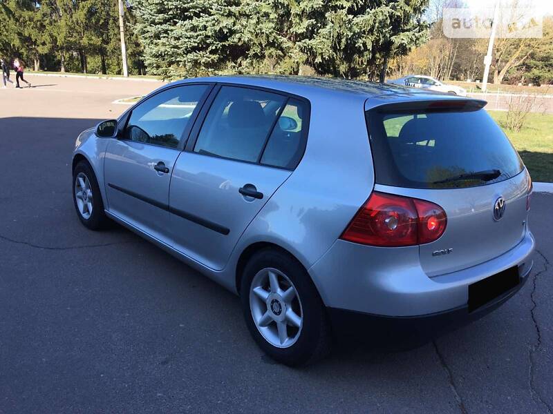 Хетчбек Volkswagen Golf 2004 в Рівному