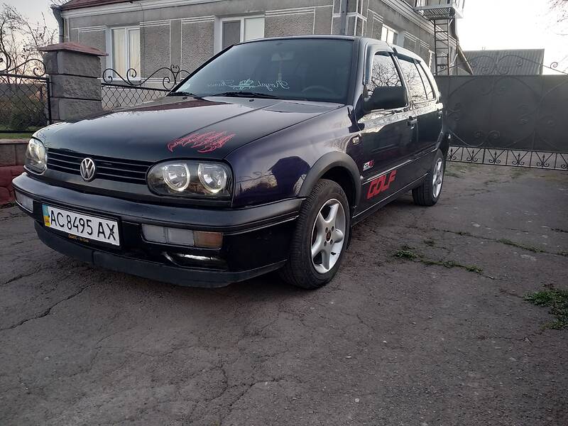 Хетчбек Volkswagen Golf 1994 в 