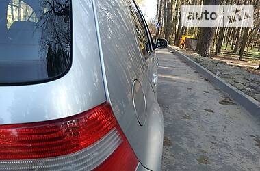 Хетчбек Volkswagen Golf 2003 в 
