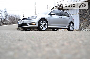 Хетчбек Volkswagen Golf 2013 в 