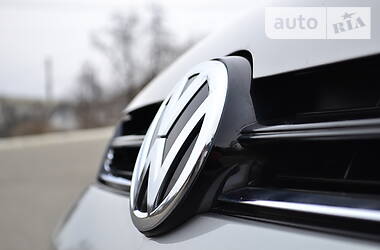 Хетчбек Volkswagen Golf 2013 в 
