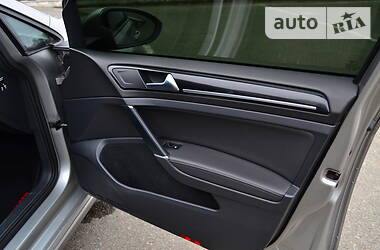 Хетчбек Volkswagen Golf 2013 в 