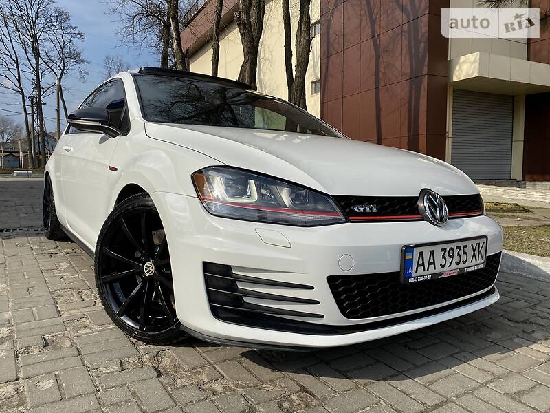 Хетчбек Volkswagen Golf 2014 в Дніпрі