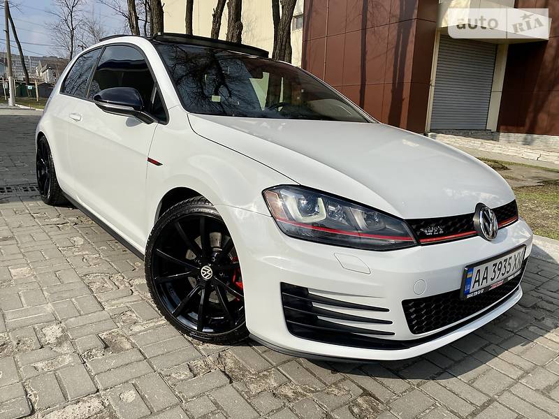 Хетчбек Volkswagen Golf 2014 в Дніпрі