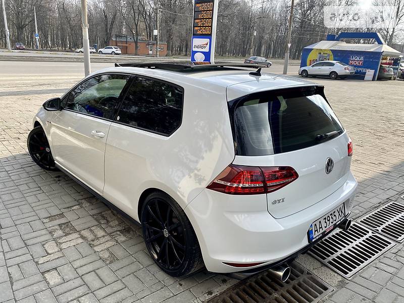 Хетчбек Volkswagen Golf 2014 в Дніпрі