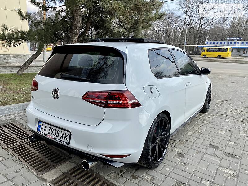 Хетчбек Volkswagen Golf 2014 в Дніпрі