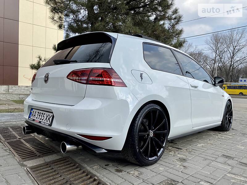 Хетчбек Volkswagen Golf 2014 в Дніпрі