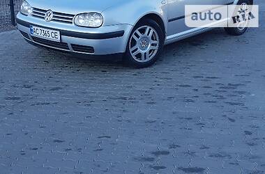 Хетчбек Volkswagen Golf 2000 в 