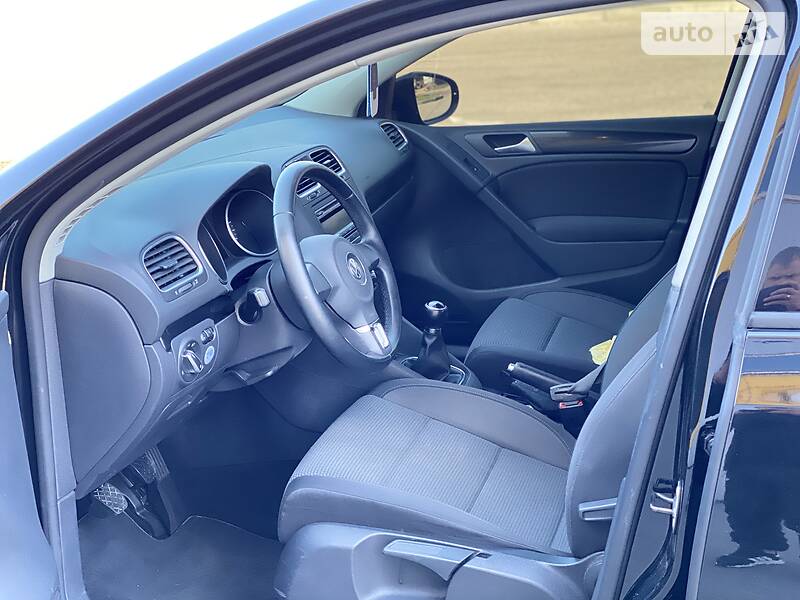 Хетчбек Volkswagen Golf 2009 в Рівному