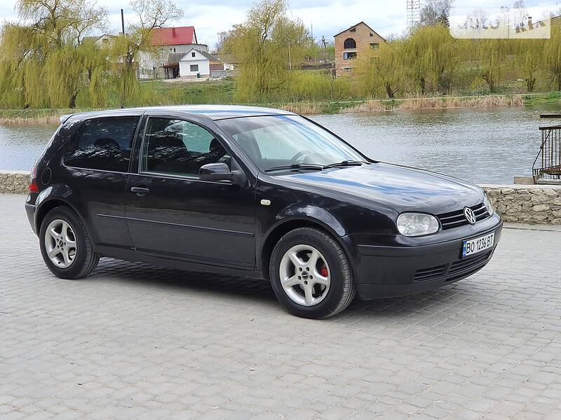 Хетчбек Volkswagen Golf 1999 в Шумську