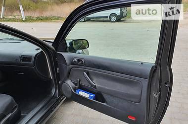 Хетчбек Volkswagen Golf 1999 в 