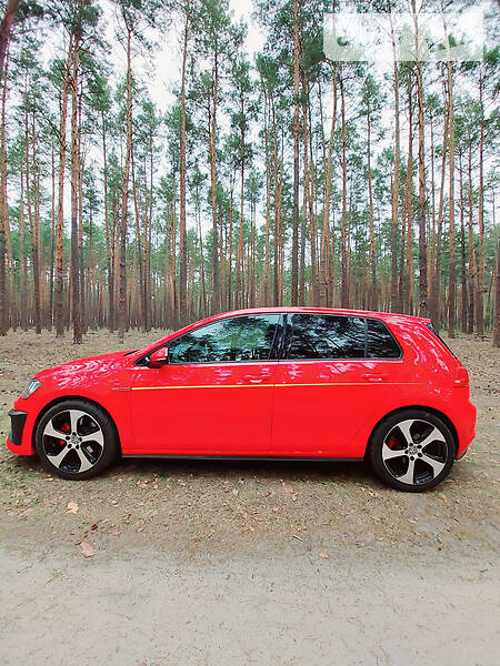 Хетчбек Volkswagen Golf 2016 в Києві