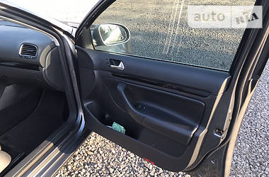 Універсал Volkswagen Golf 2014 в 