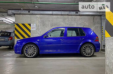 Хетчбек Volkswagen Golf 2002 в 