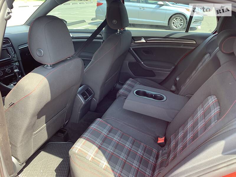Хетчбек Volkswagen Golf 2014 в Києві