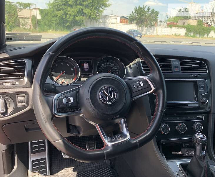 Хетчбек Volkswagen Golf 2014 в Києві