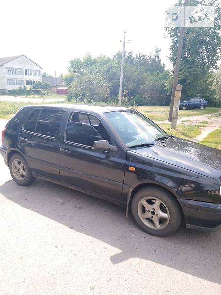 Хетчбек Volkswagen Golf 1993 в 