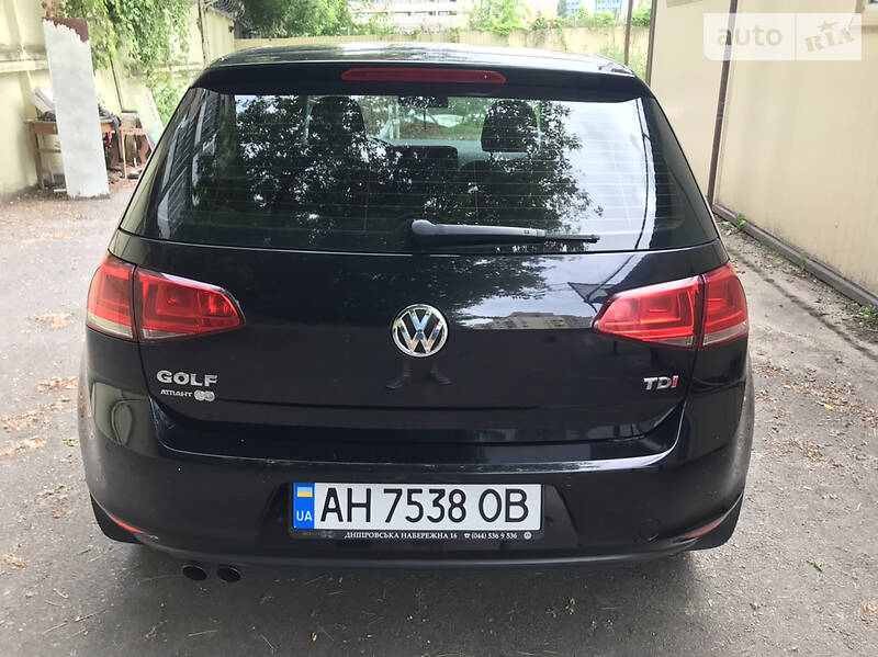 Хетчбек Volkswagen Golf 2014 в Києві