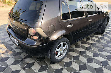 Хэтчбек Volkswagen Golf 2003 в Геническе