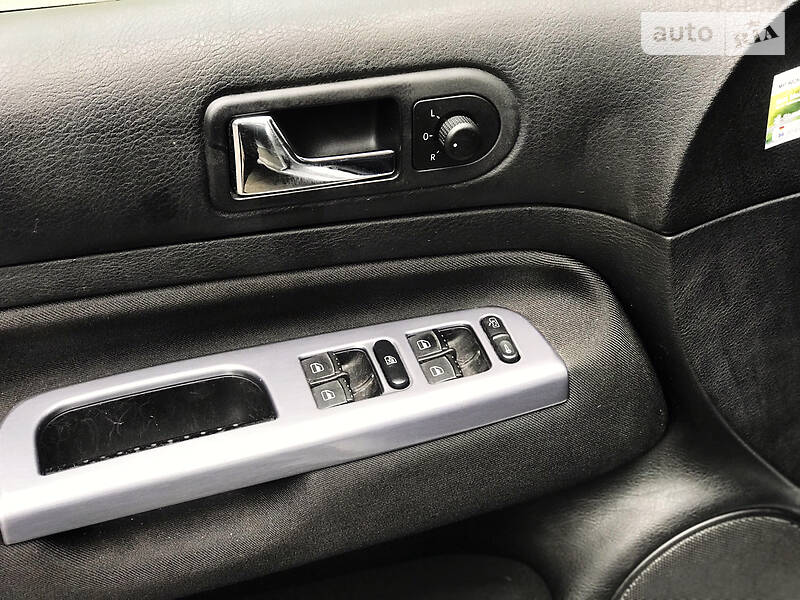 Хетчбек Volkswagen Golf 2003 в Стрию