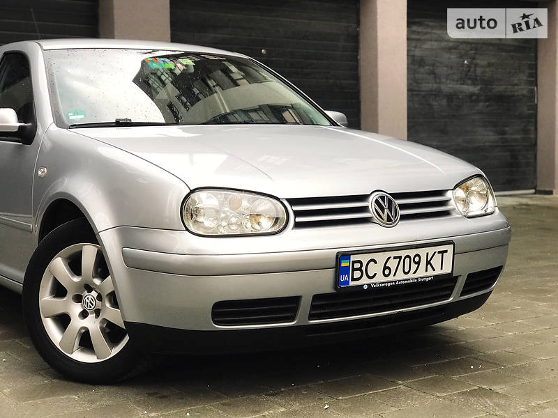 Хетчбек Volkswagen Golf 2003 в Стрию