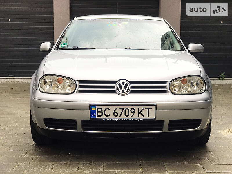 Хетчбек Volkswagen Golf 2003 в Стрию