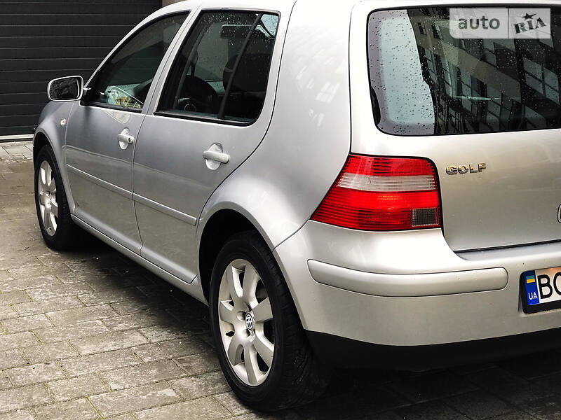 Хетчбек Volkswagen Golf 2003 в Стрию