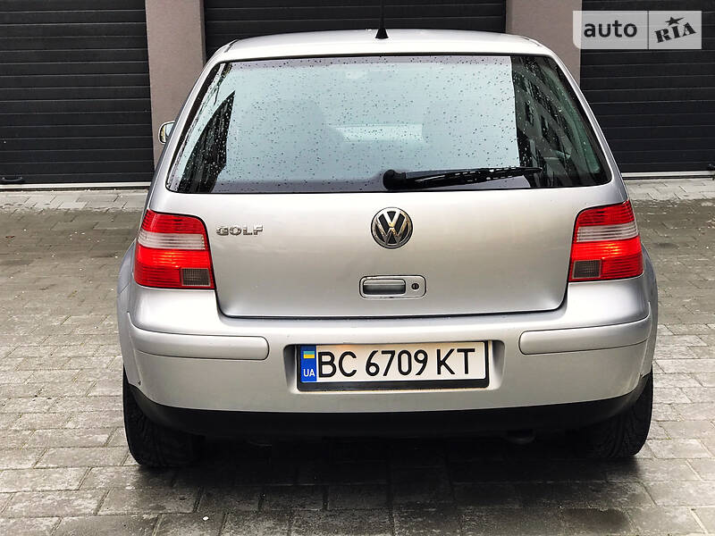 Хетчбек Volkswagen Golf 2003 в Стрию