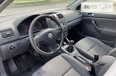 Хетчбек Volkswagen Golf 2005 в 