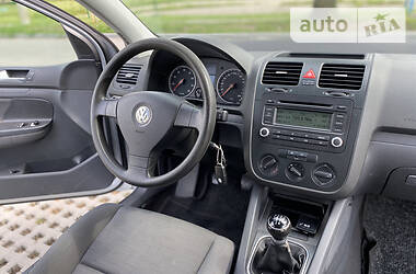 Хетчбек Volkswagen Golf 2005 в 