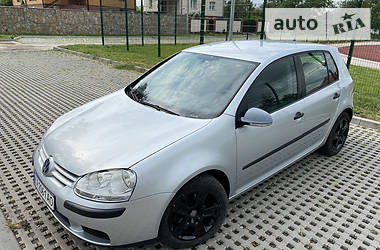 Хетчбек Volkswagen Golf 2005 в 