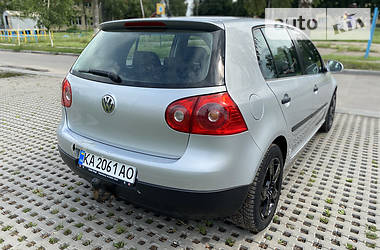 Хетчбек Volkswagen Golf 2005 в 