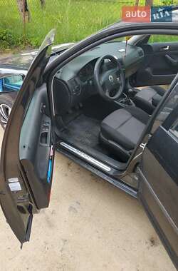 Хэтчбек Volkswagen Golf 2001 в Львове