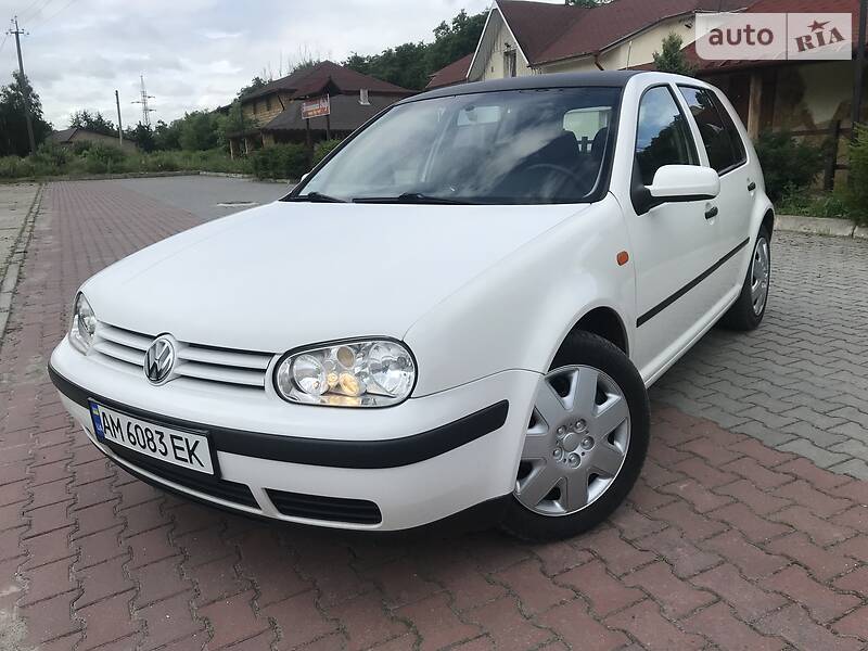 Хетчбек Volkswagen Golf 2001 в 