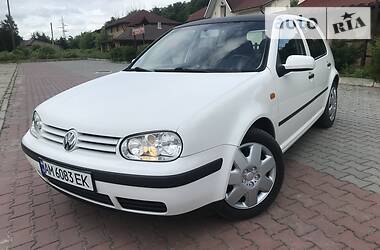 Хетчбек Volkswagen Golf 2001 в 
