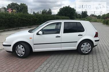 Хетчбек Volkswagen Golf 2001 в 