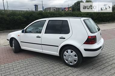 Хетчбек Volkswagen Golf 2001 в 