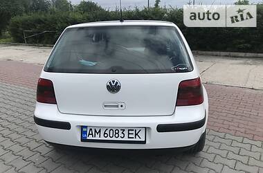 Хетчбек Volkswagen Golf 2001 в 